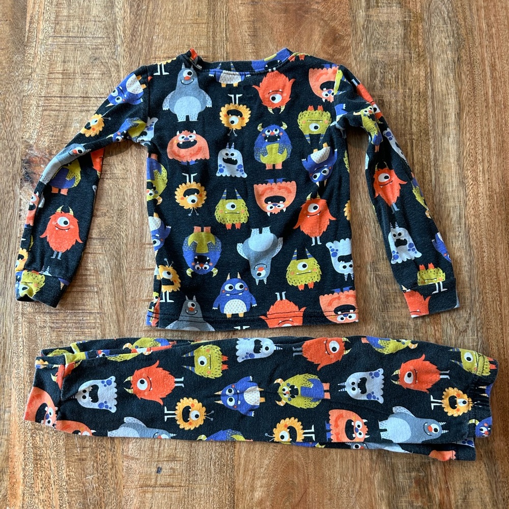 Children’s place pajamas, size 2T - Picture 3 of 4